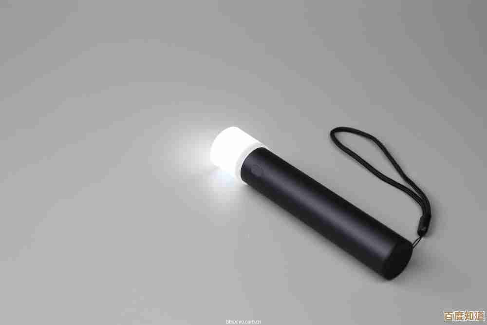 轻巧便携，照亮未知角落—多功能手电筒让你在黑夜中自信前行