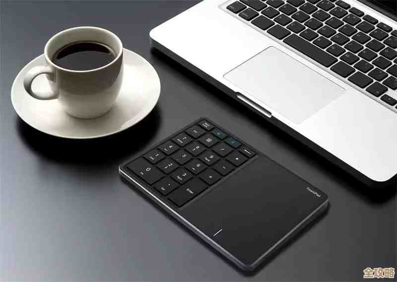 小巧便携的笔记本电脑小键盘，让移动办公更高效便捷