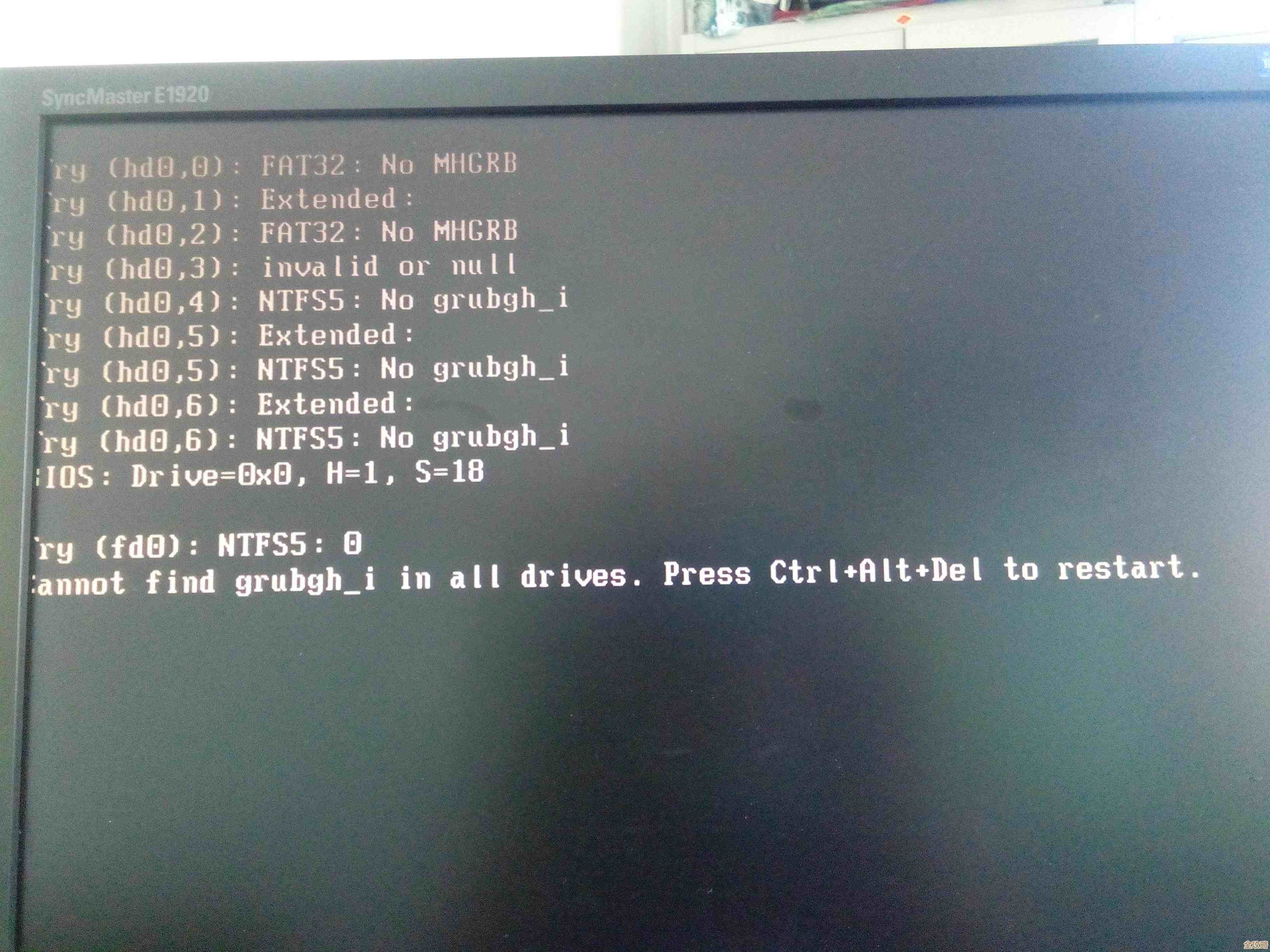 电脑黑屏紧急自救指南:快速排查问题并恢复屏幕显示 电脑黑屏紧急自救指南:快速排查问题并恢复屏幕显示