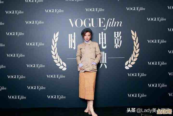 第五人格福尔摩斯联动时装开箱和实测，有几处设计我还挺意外的