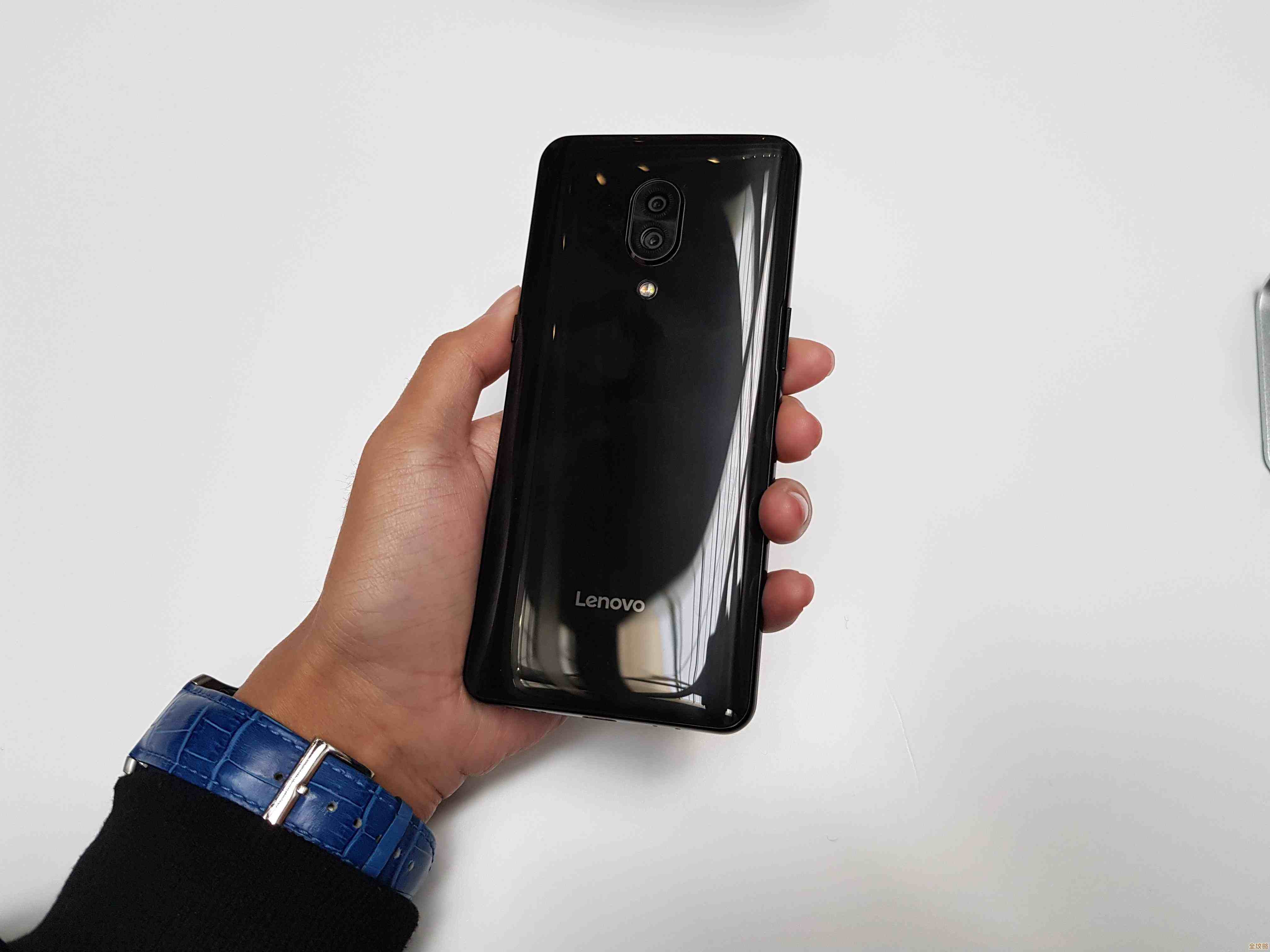 极致屏占比！联想Z5 Pro重塑视觉美学，畅享沉浸式观感新境界