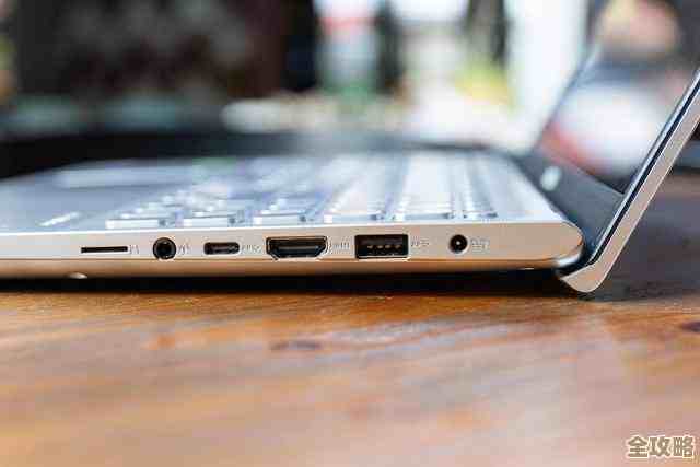 华硕VivoBook，轻巧随行：工作娱乐兼备，效率与便携兼得