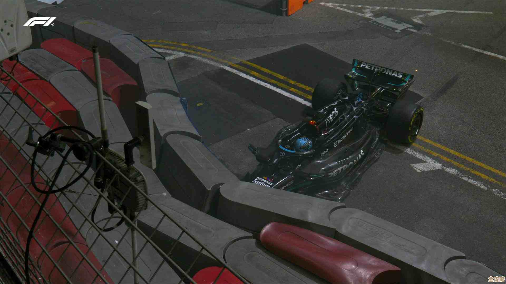 AWS搞了个DeepRacer联赛，大家都能开自动赛车比拼技术，挺有意思的感觉