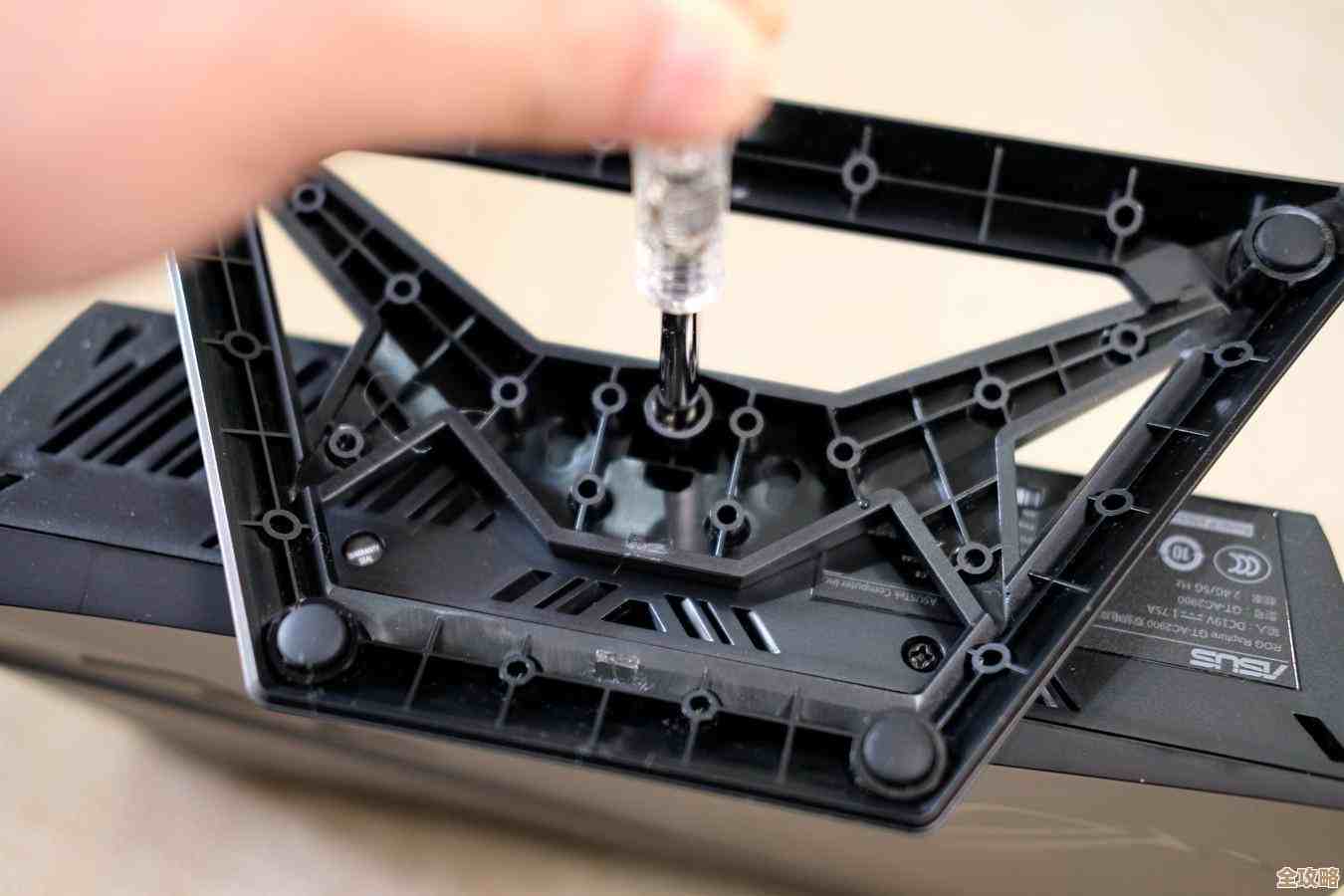 《AC影》要是偏向用单一主角也无妨，剧情精简也能交代得差不多吧